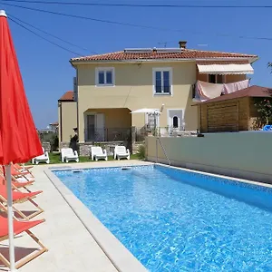https://apartments-villa-ela.in-istria.net