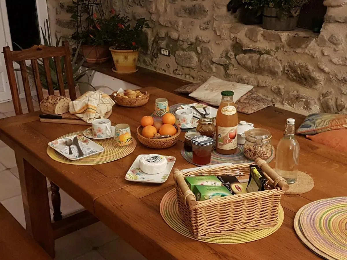 L'Attrape Reve Insolite Saint-Vincent-de-Barres 0*,  France